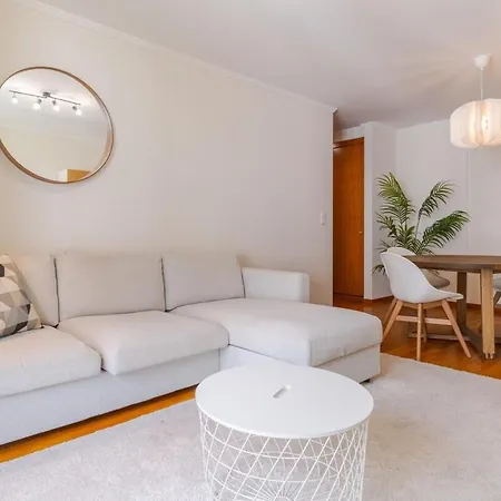 Cozy & Airport Nearby Daire *